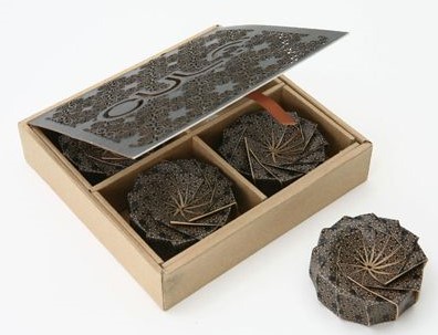 Wooden gift packaging for mooncakes